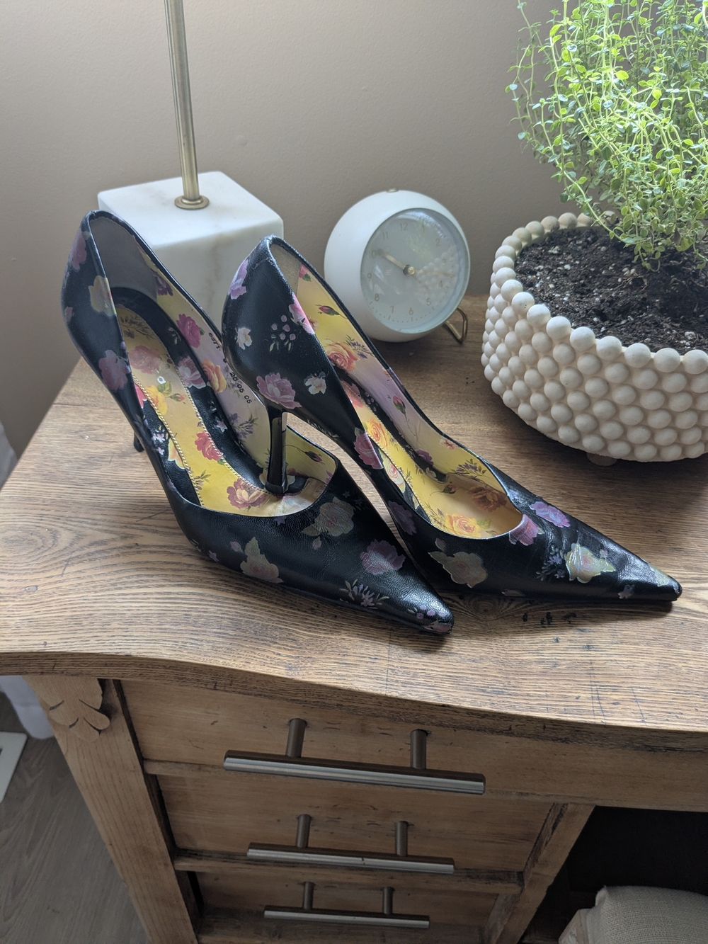 Floral Pointed Toe Black Women’s Pumps
